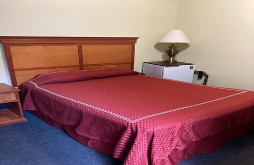 Stevenson Hotel | Full Bed Non-Smoking