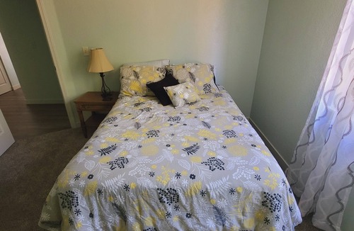 Grants Pass House | Full House: Fenced Backyard, Wi-Fi, Dogs Allowed!