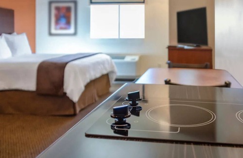 Meridian Hotel | Fully-Equipped Kitchen & Pet Welcome in Relaxing Room at Meridian
