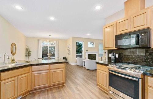 Vancouver House | Fully Furnished Home｜Professionally Cleaned｜Ready for Move In｜Garage #41991