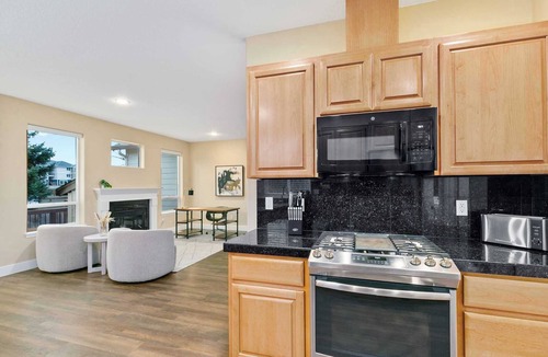 Vancouver House | Fully Furnished Home｜Professionally Cleaned｜Ready for Move In｜Garage #41991