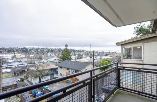 North Queen Anne Apartment | Fully Furnished Private Room in Queen Anne Seattle