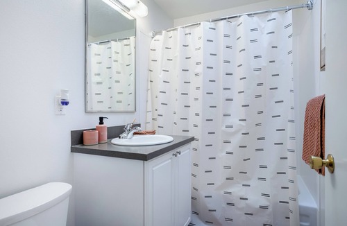 North Queen Anne Apartment | Fully Furnished Private Room in Queen Anne Seattle