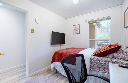 North Queen Anne Apartment | Fully Furnished Private Room in Queen Anne Seattle