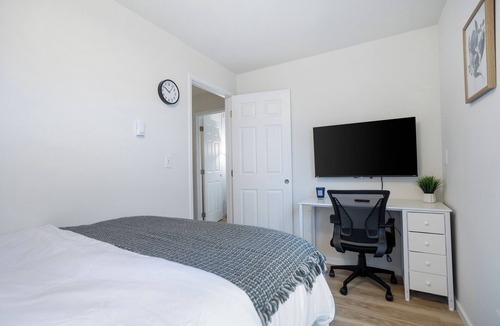 North Queen Anne Apartment | Fully Furnished Private Room in Queen Anne Seattle