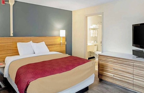 Clinton Apartment | Fully Furnished Studio Available in Clinton, IA