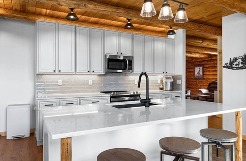 Ellensburg Cabin | Fully remodeled historical cabin w/modern conveniences & RV Hook-Ups!