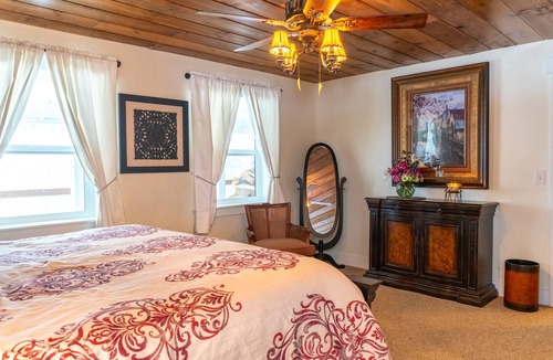 McCall Cabin | Fully remodeled historic Gem - Lodge sleeps 18 Oasis sleeps 22