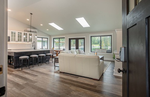 Anderson Island House | Fully renovated lake front get a way