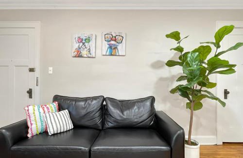 Des Moines Apartment | Fun & Charming 1BR Apt near Drake