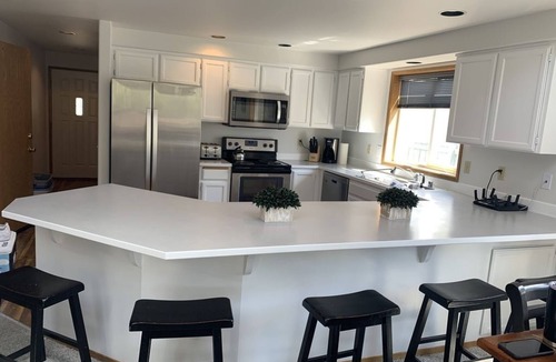 Sunland Estates House | Fun in the Sun! Columbia River, wineries, Gorge concerts - sleeps up to 8