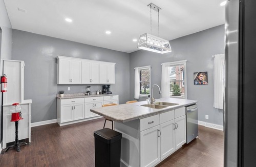 Frankfort House | Fun Spacious 5 Bdrm Estate w/Theater, Billiard Parlor, Speakeasy Bar & Poker Rm