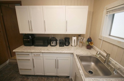 Roseburg Apartment | Furnished historic apartment in Roseburg