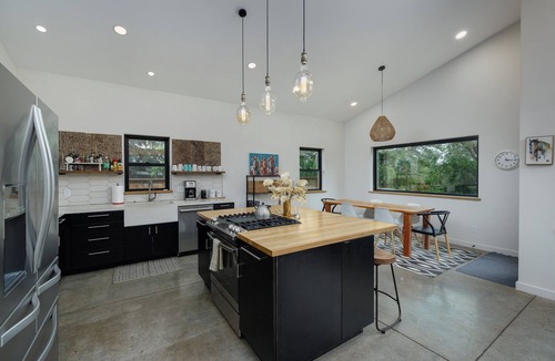 Bozeman House | Gallatin River Retreat: 3BR Home with Hot Tub, Fly Fishing & Stunning Views