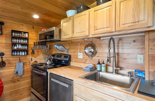 Bozeman Cabin | Gallatin River Homestead - Three wonderful rustic cabins