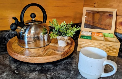 Mount Juliet Cabin | Game Night Ready-Cook with Ease-Sleep in Peace-Near Nashville/BNA