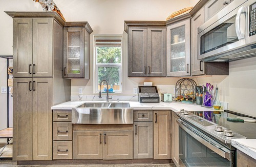 Prairie Ridge House | Game Room, Hot Tub & Mtn View: Bonney Lake Retreat