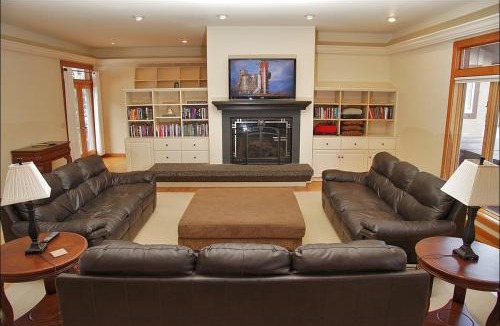Sun Valley House | Game Room, Outdoor Hot Tub, Two Kitchens, Perfect For Large Families