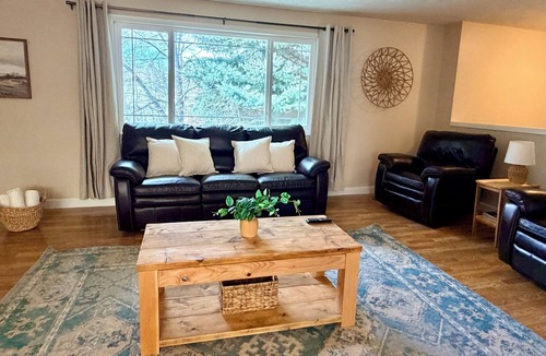 Idaho Falls House | Game Room - Pet-Friendly - Fire Pit - Deck - AC - Near Airport