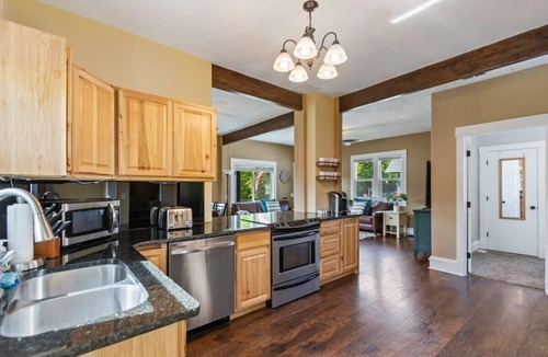 Garden District House | Garden Ave Getaway: Family-Friendly Downtown House