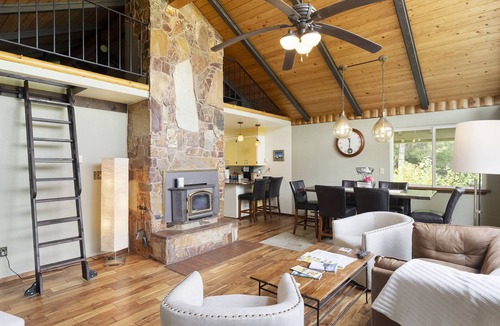 Newport House | Garden Cottage Getaway on the Pend Oreille River! Pet-Friendly! Water Access!