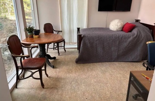 West Woodland Cottage | Garden Cottage in Phinney-Ballard