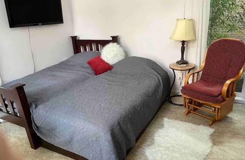 West Woodland Cottage | Garden Cottage in Phinney-Ballard