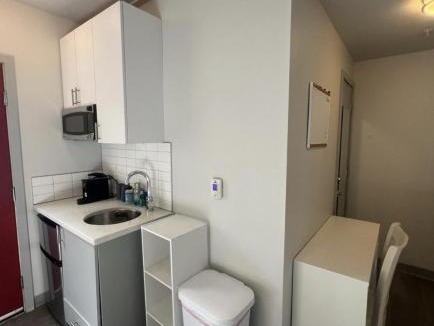 Wallingford Apartment | Garden Dahlia Studio in Wallingford - 97 Walkscore