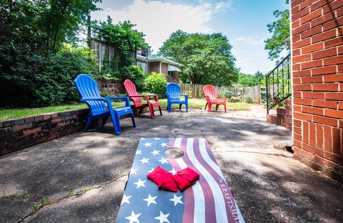 Glen Iris House | Garden Haven - Family/WiFi/Fenced Backyard/Pets