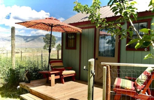 Hot Springs Cabin | Garden View Cabin near Hot Mineral Soaks