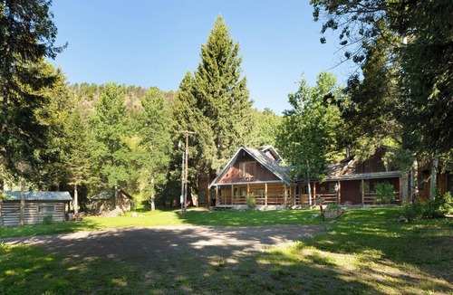 Jardine Cabin | Gardiner Getaway: your cozy cabin near Yellowstone National Park! [Unit 2]