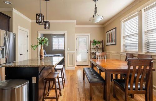 King House | Garfield 2BR - New Build - Foodie-Friendly Stay