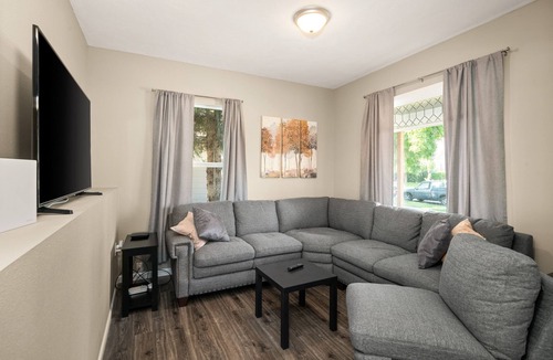 Northtown House | Garland District Modern House - 7 min to Downtown!