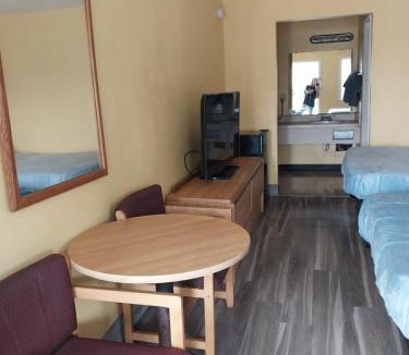 Jackson Apartment | Gated 2 Double Beds Hotel Room 218