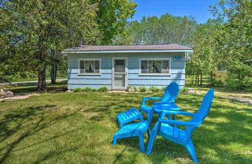 Charlevoix Cabin | Gateway to Boyne Mtn! 'Nestle by Lake' Cottage