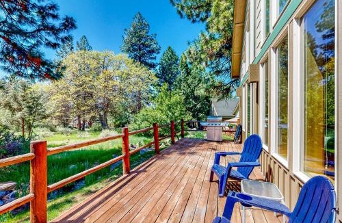 Klamath Falls House | Gateway to Crater Lake! Resort Retreat w/Pool