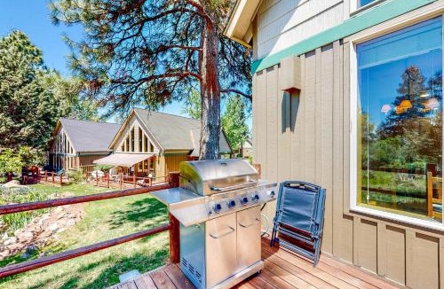 Klamath Falls House | Gateway to Crater Lake! Resort Retreat w/Pool