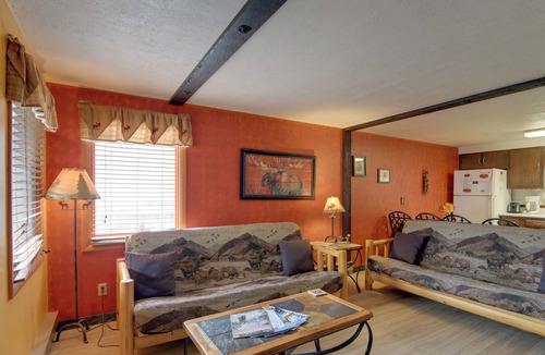 West Yellowstone House | Gateway to Yellowstone! Cabin < 1 Mi to Nat'l Park