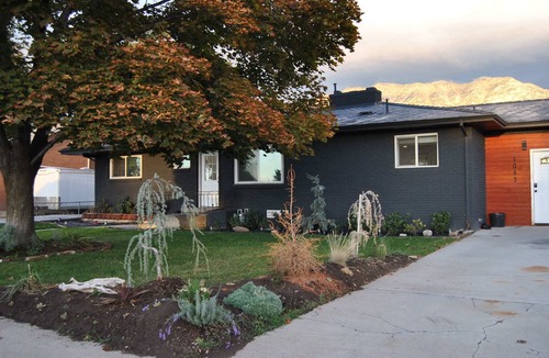 Hillcrest House | Gather and Getaway! 3 bed 2 bath