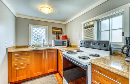 Depot Bench House | Gem and Gem Cottage by the Depot