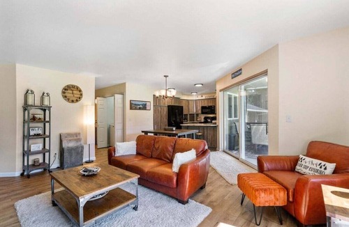 Leavenworth Condo | Get Lost Guest House - Sweeping Views of Fairways