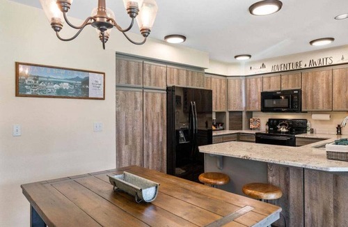 Leavenworth Condo | Get Lost Guest House - Sweeping Views of Fairways