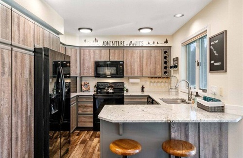 Leavenworth Condo | Get Lost Guest House - Sweeping Views of Fairways