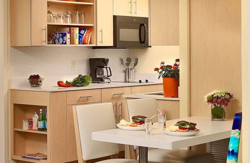 Flagstaff Hotel | Get Ready for Blissful Getaway! w/Outdoor Pool, Pet-Friendly, Near 18th Tee Box