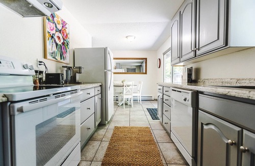 Gig Harbor House | Gig Harbor Cozy Get Away, Bring Fido - Park like Backyard