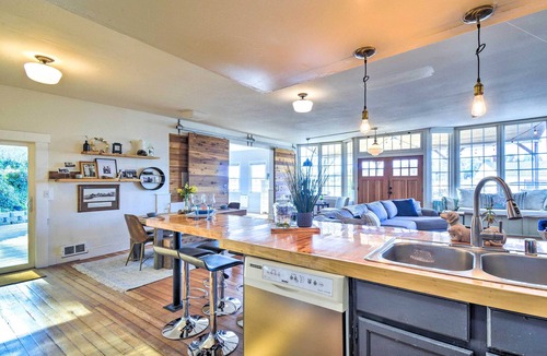 Gig Harbor House | Gig Harbor House w/Private Beach + Views!