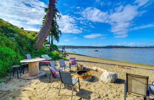 Gig Harbor House | Gig Harbor House with Private Beach and Views!