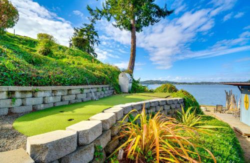 Gig Harbor House | Gig Harbor House with Private Beach and Views!