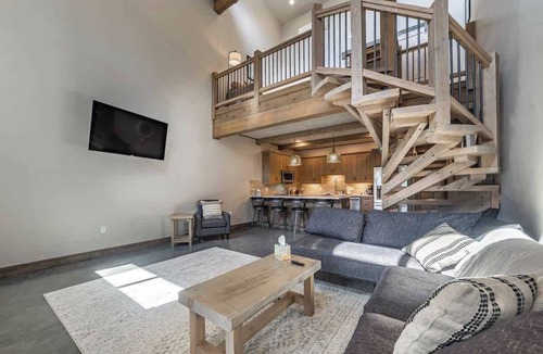 Coram Condo | Glacier's Home Base 2BR Condo Garage Private Spa