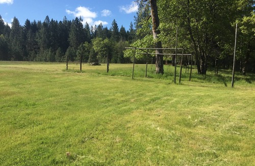 Cave Junction RV Rental | Glamping #4, Nature Immersion, River access, Butterfly Pavilion